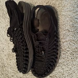 Keen UNEEK Bungee Water-shoe  Sandal Size 7.5